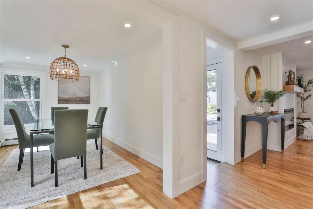 Chandelier, Dining room, Interior, Recessed Lighting, Wood Texture Flooring