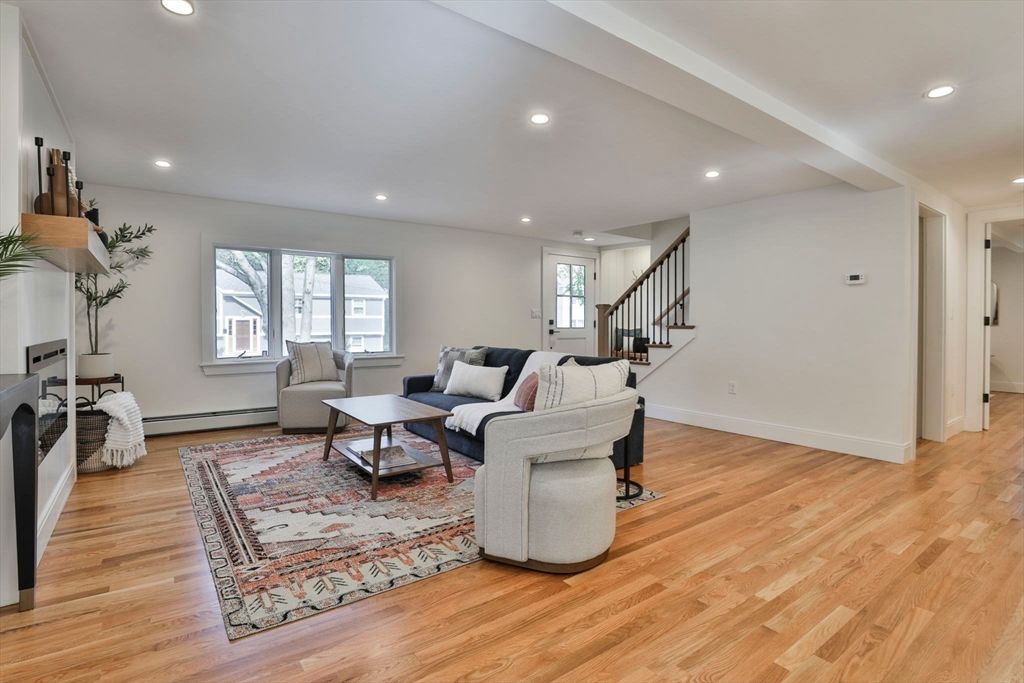 Interior, Living room, Recessed Lighting, Wood Texture Flooring