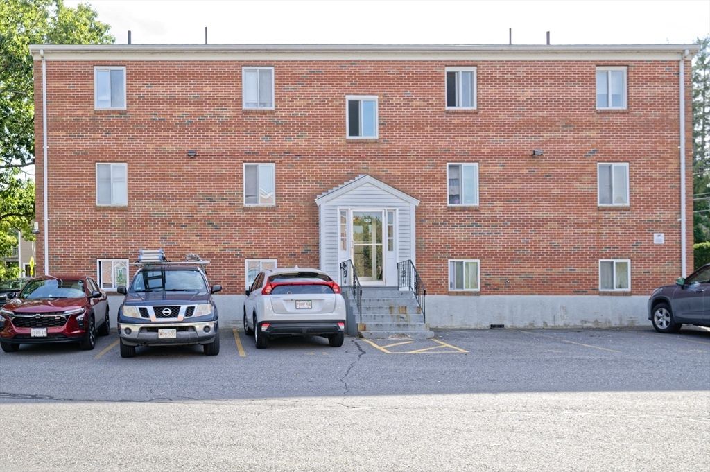 Exterior, Facade, Brick Facade, Georgian