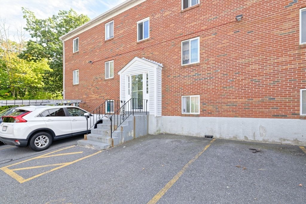 Exterior, Facade, Brick Facade, Rowhouse