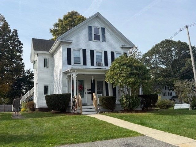 Exterior, Facade, Queen Anne Victorian