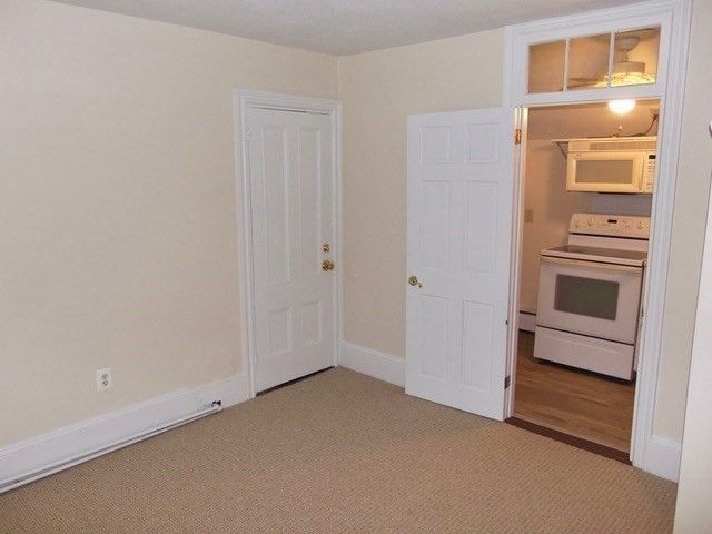 Interior, Kitchen, Utility Closets, Washer, Wood Texture Flooring