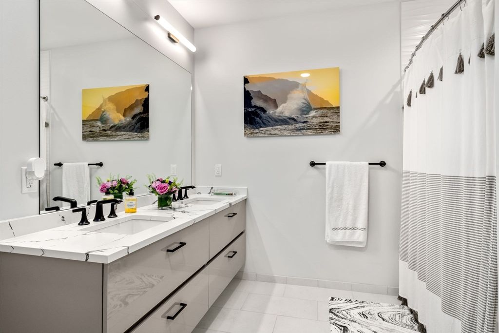 Bathroom, Dual Sink Vanities, Interior