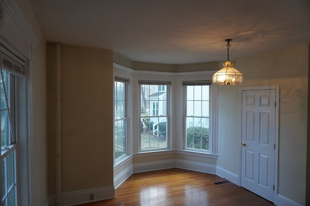 Empty room, Interior, Pendant Lights, Wood Texture Flooring