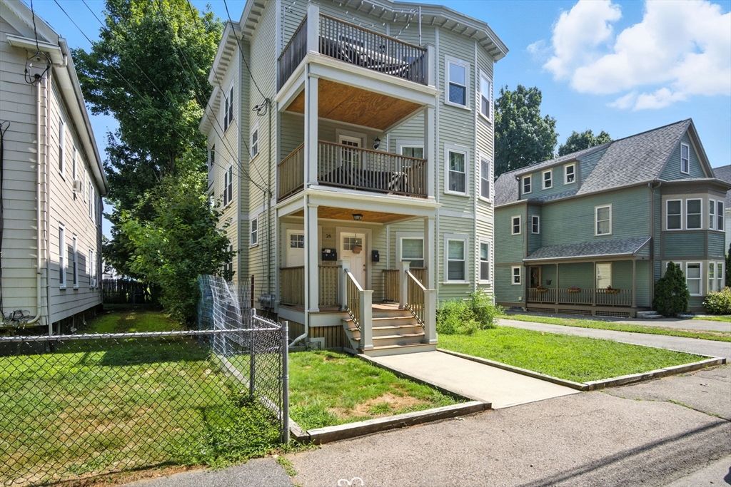 Exterior, Facade, Queen Anne Victorian