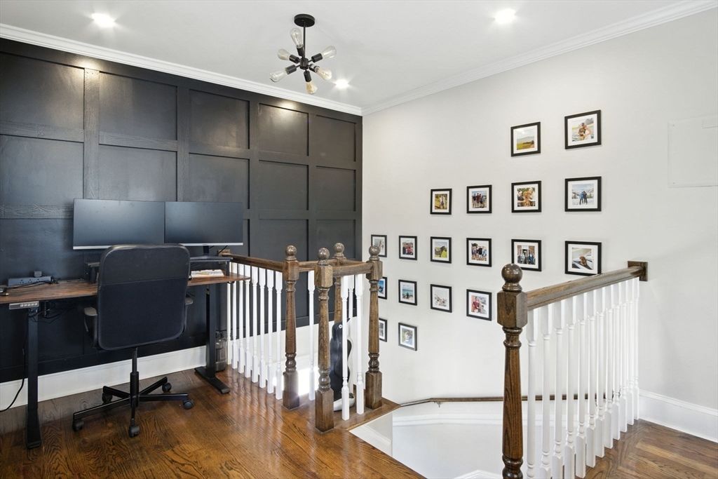 Home Office, Interior, Recessed Lighting, Wood Texture Flooring