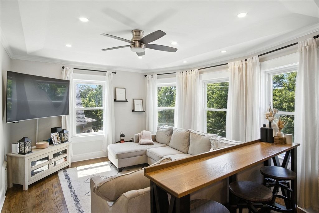 Interior, Living room, Recessed Lighting, Wood Texture Flooring