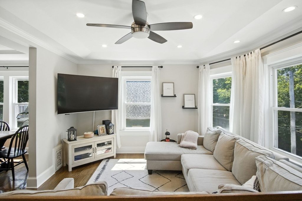 Interior, Living room, Recessed Lighting, Wood Texture Flooring