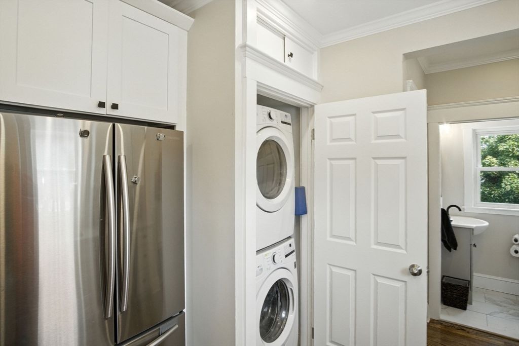 Interior, Utility Closets, Washer, Wood Texture Flooring