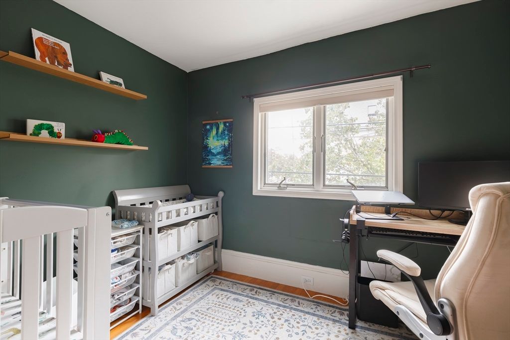 Home Office, Interior