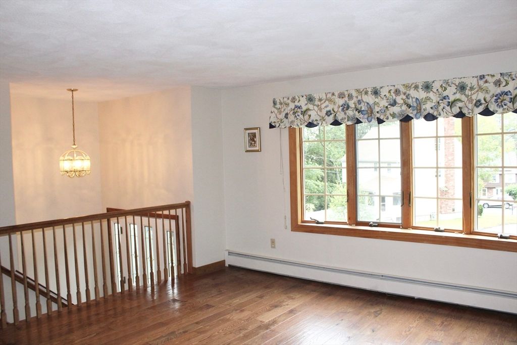 Interior, Pendant Lights, Wood Texture Flooring