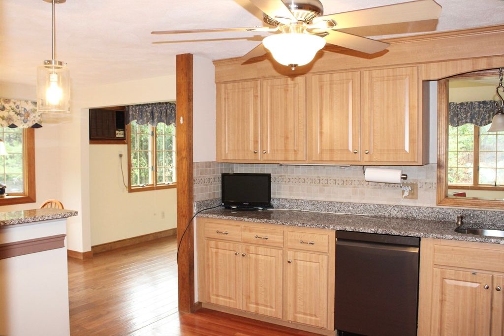 Interior, Kitchen, Pendant Lights, Wood Texture Flooring