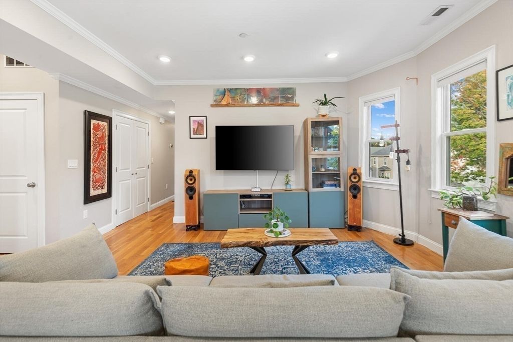 Interior, Living room, Recessed Lighting, Wood Texture Flooring