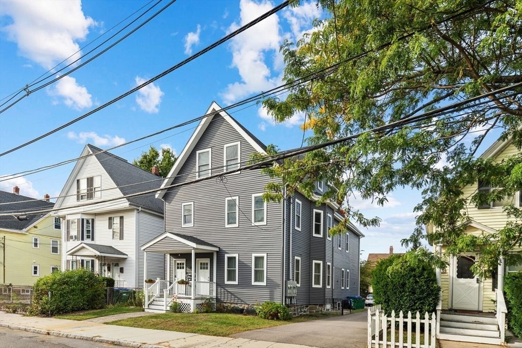 Exterior, Facade, Queen Anne Victorian