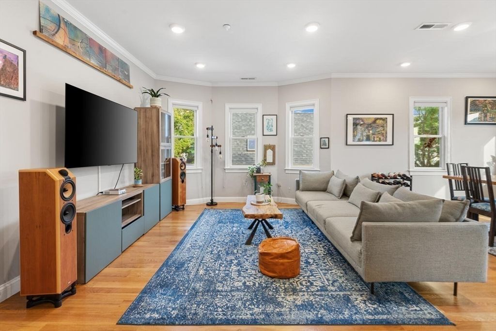 Interior, Living room, Recessed Lighting, Wood Texture Flooring