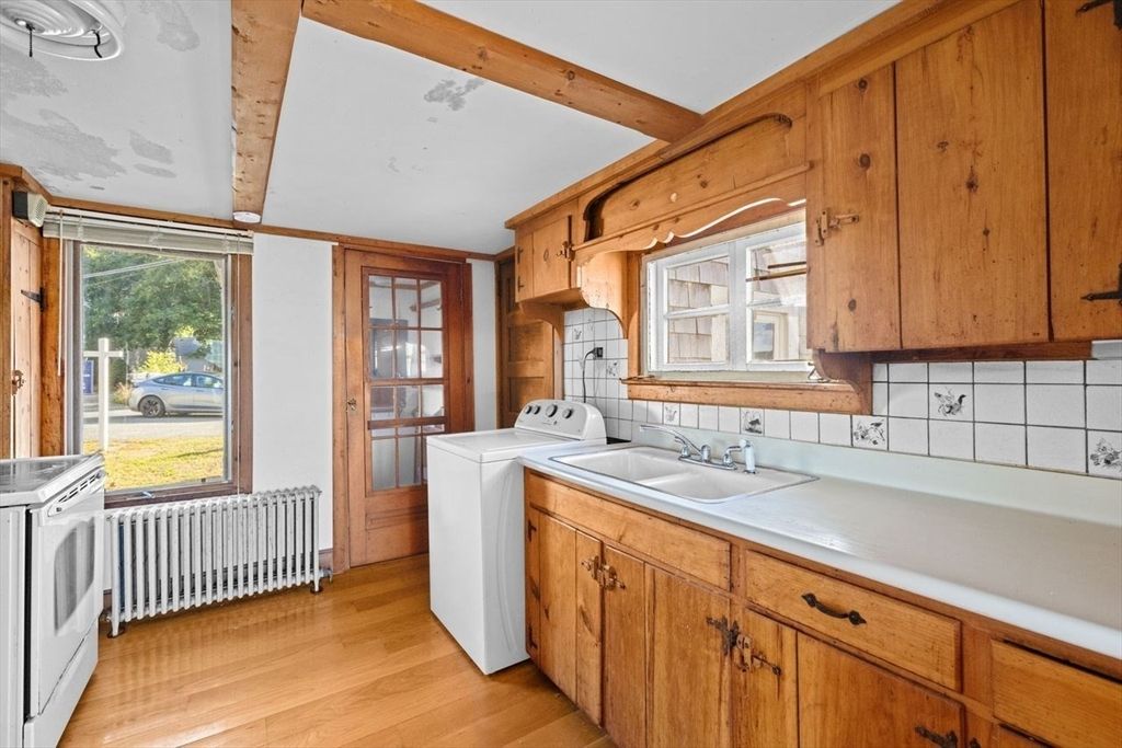 Interior, Washer, Wooden Beams, Wood Texture Flooring