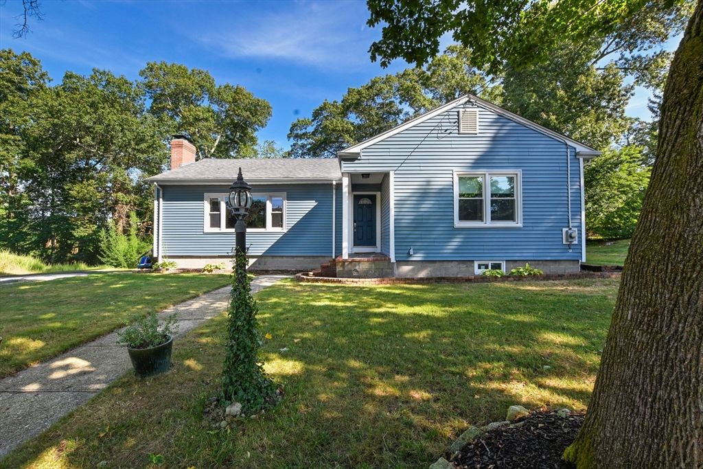 Backyard, Exterior, Facade, Split Level