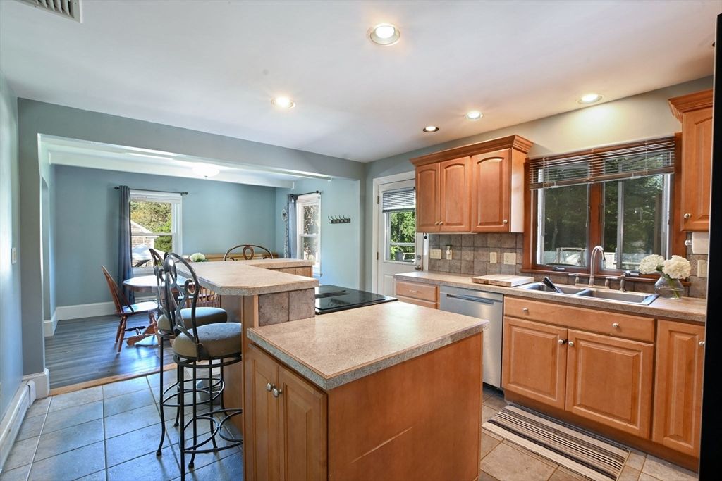 Dining room, Interior, Kitchen, Recessed Lighting