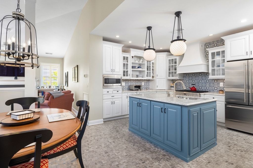 Dining room, Interior, Kitchen, Pendant Lights, Recessed Lighting, Stainless Steel Appliances