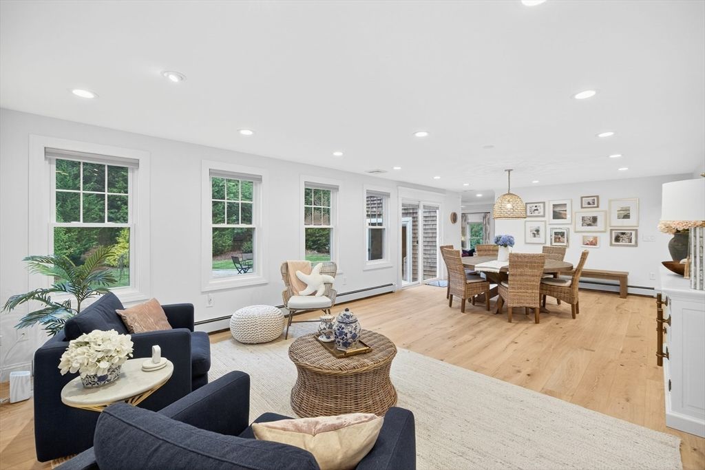 Dining room, Interior, Living room, Pendant Lights, Recessed Lighting, Wood Texture Flooring