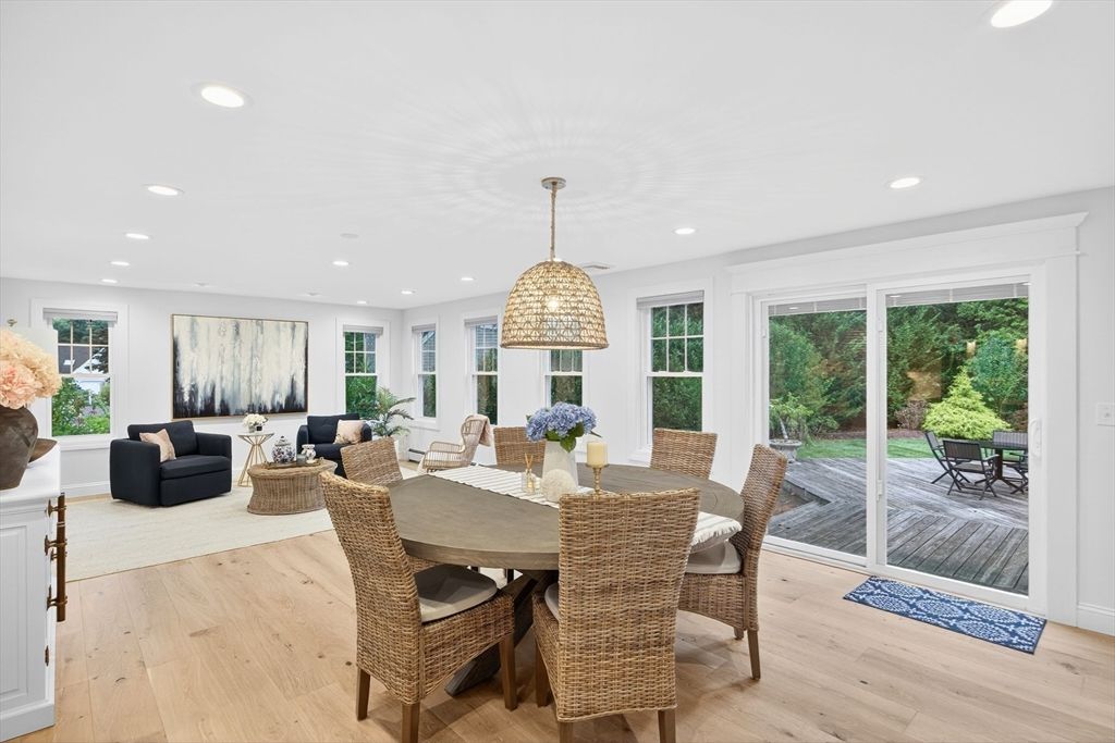 Dining room, Interior, Living room, Recessed Lighting, Wood Texture Flooring