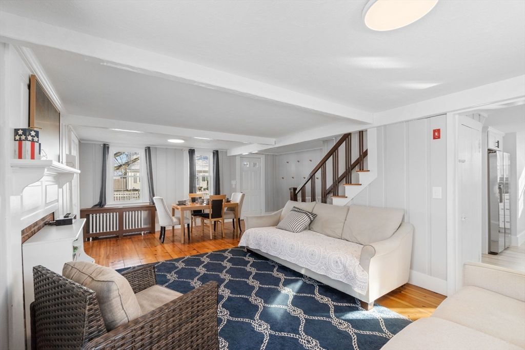 Dining room, Interior, Living room, Recessed Lighting, Wood Texture Flooring