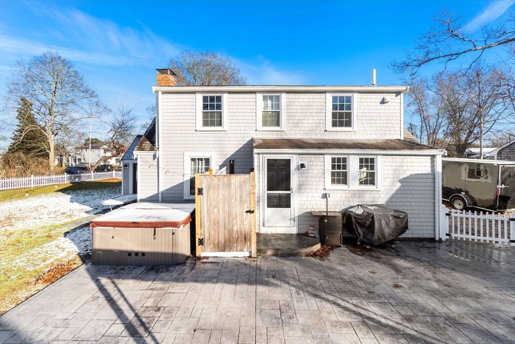 Exterior, Facade, Hot Tub, Georgian
