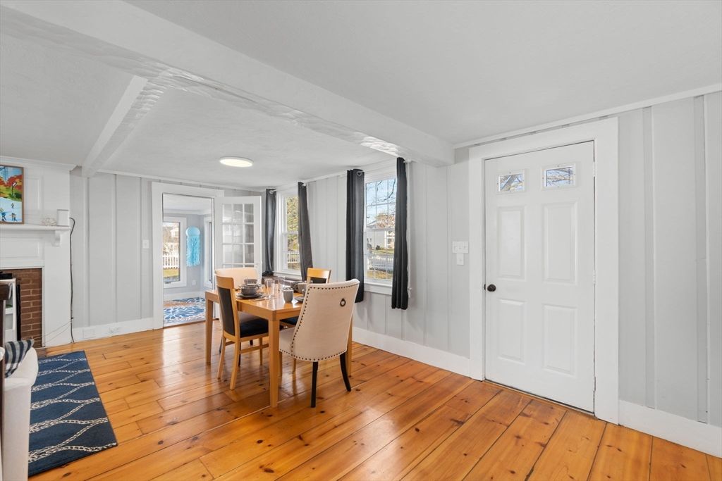 Dining room, Fireplace, Interior, Recessed Lighting, Wood Texture Flooring