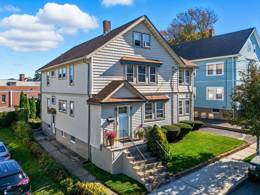 Exterior, Facade, Queen Anne Victorian