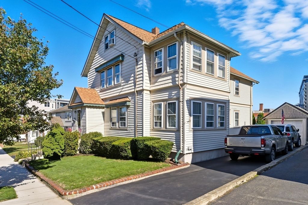 Exterior, Facade, Queen Anne Victorian