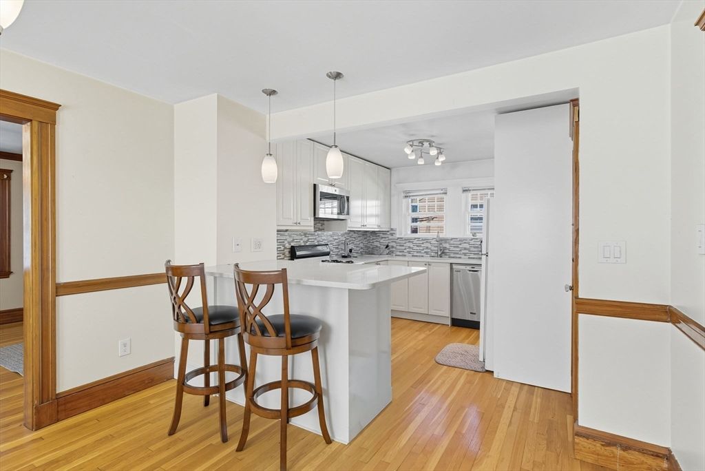 Interior, Kitchen, Pendant Lights, Wood Texture Flooring