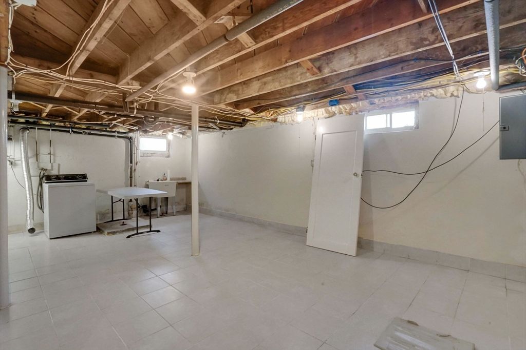 Interior, Washer, Wooden Beams, Wooden Ceilings