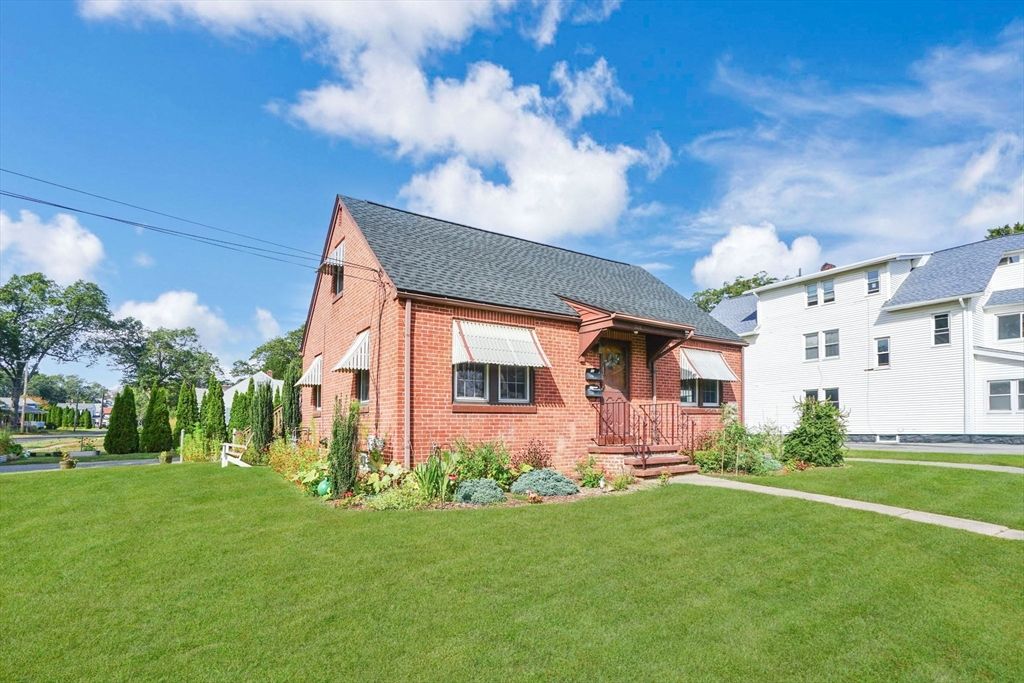 Backyard, Exterior, Facade, Brick Facade, Cape Cod
