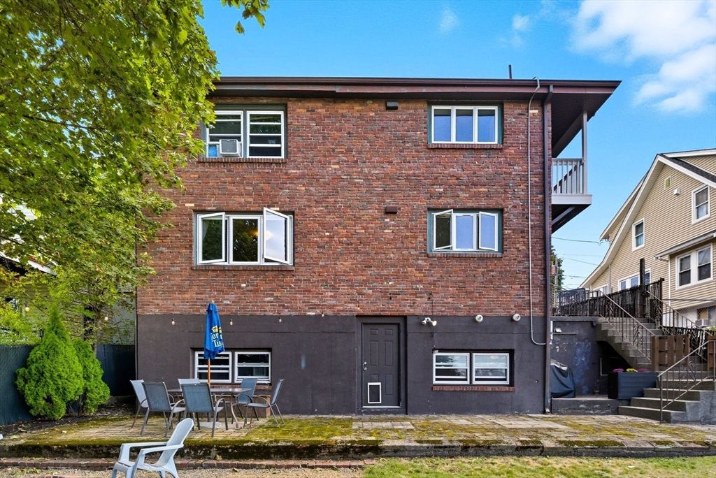 Exterior, Facade, Brick Facade, Rowhouse