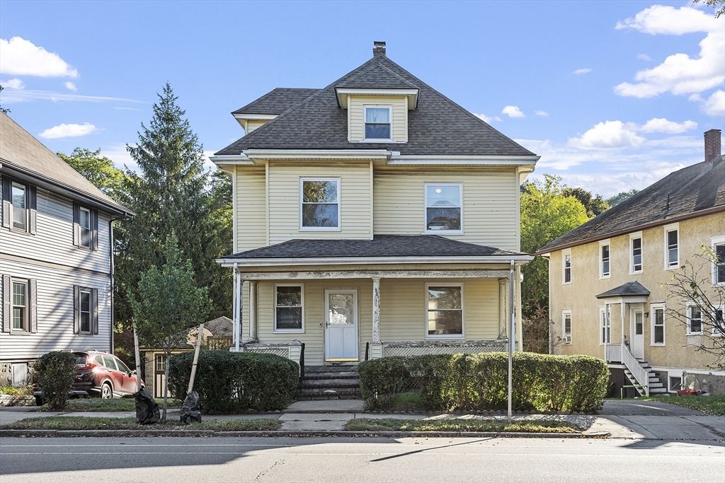 Exterior, Facade, Queen Anne Victorian