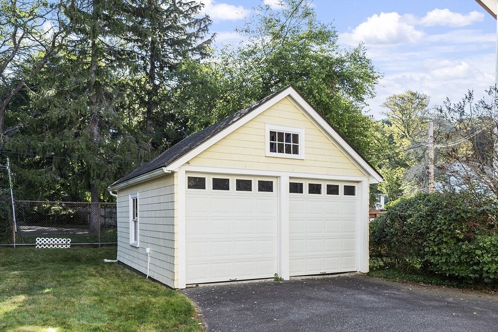 Detached Garage, Exterior