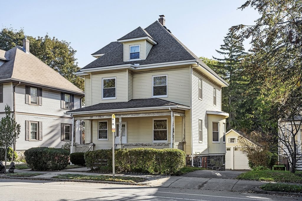 Exterior, Facade, Queen Anne Victorian