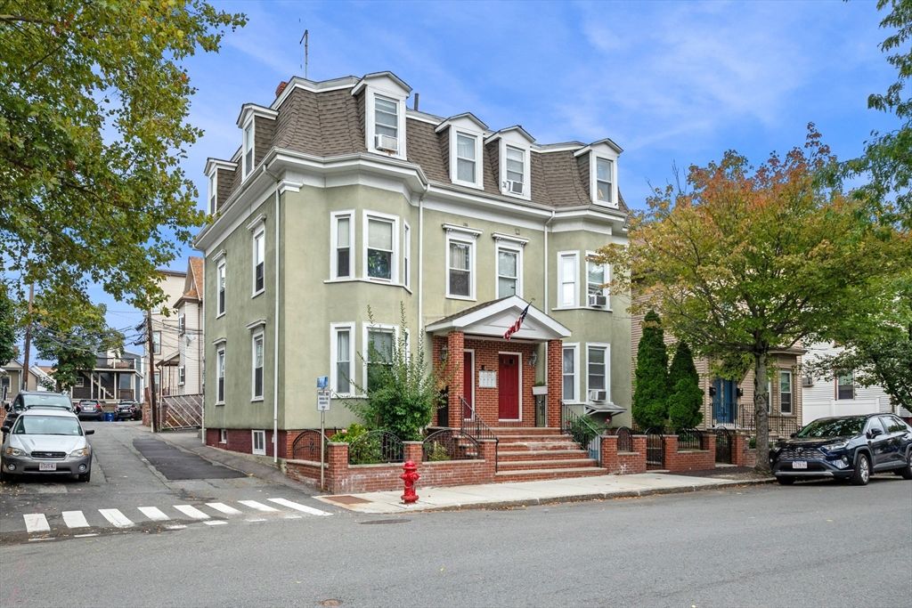 Exterior, Facade, Queen Anne Victorian