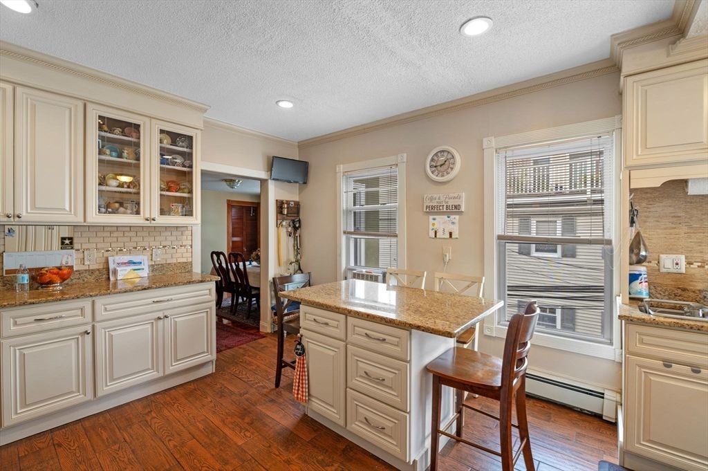 Dining room, Interior, Kitchen, Recessed Lighting, Wood Texture Flooring