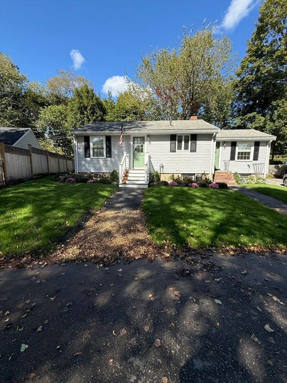 Backyard, Exterior, Facade, Cape Cod