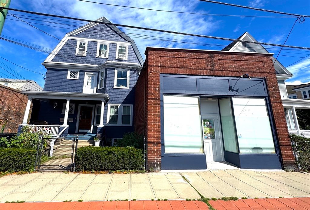 Exterior, Facade, Brick Facade, Queen Anne Victorian