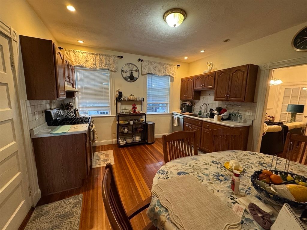 Dining room, Interior, Kitchen, Recessed Lighting, Wood Texture Flooring