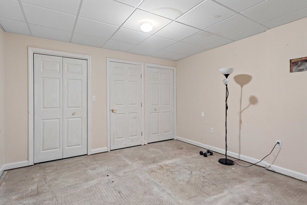 Empty room, Interior