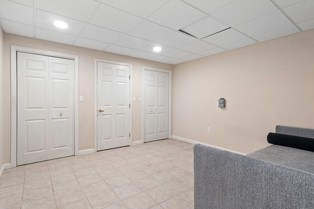 Empty room, Interior, Recessed Lighting