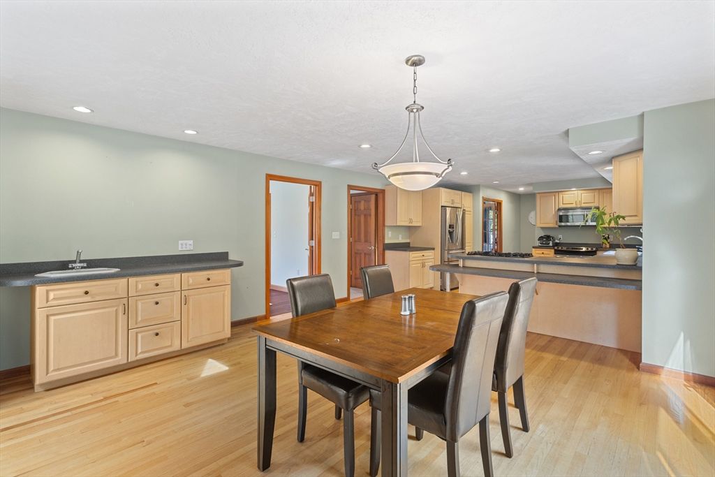 Dining room, Interior, Kitchen, Pendant Lights, Recessed Lighting, Wood Texture Flooring