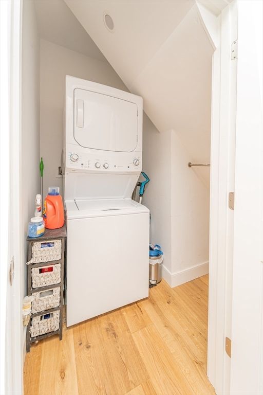 Interior, Utility Closets, Washer, Wood Texture Flooring