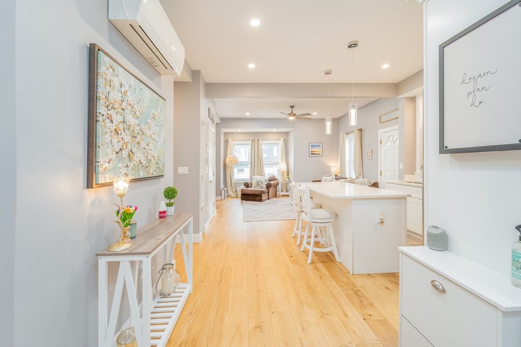 Interior, Pendant Lights, Recessed Lighting, Wood Texture Flooring