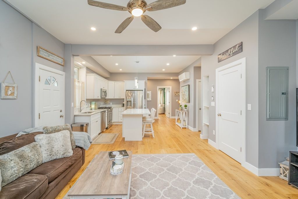 Interior, Kitchen, Living room, Pendant Lights, Recessed Lighting, Wood Texture Flooring