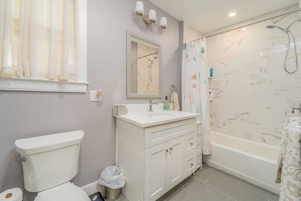 Bathroom, Interior, Marble Walls, Recessed Lighting