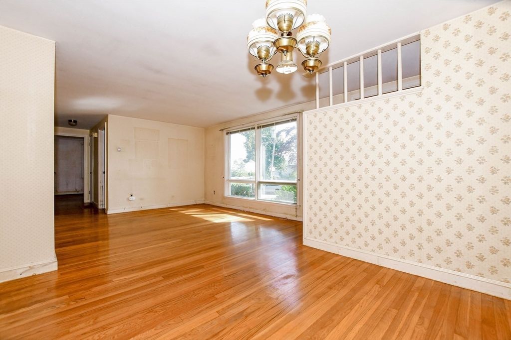 Chandelier, Empty room, Interior, Wood Texture Flooring